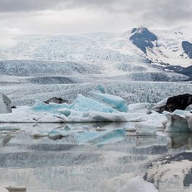 Gletsjermeer Fjallsárlón in IJsland van Linda Schouw