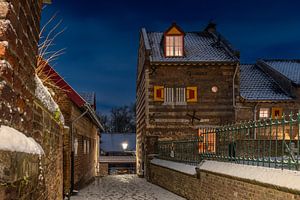 Elsloo in de avond in de winter met sneeuw