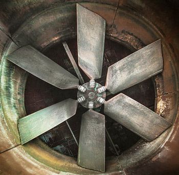 Big fan in a abandoned factory Urbex