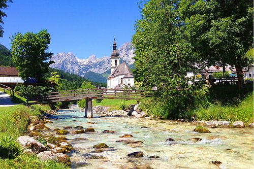 Holzsteg über den Gebirgsbach am Malerwinkel