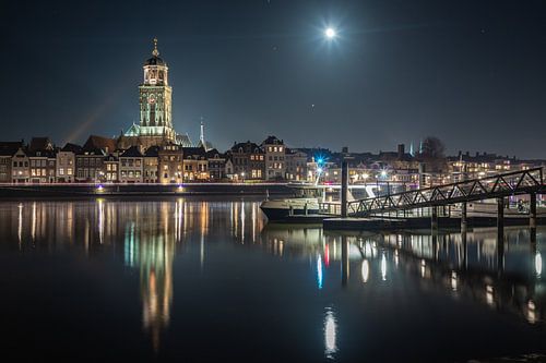 Blick auf Deventer am Abend von Meindert Marinus