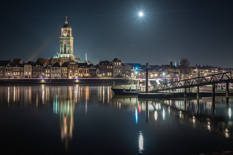 Blick auf Deventer am Abend von Meindert Marinus