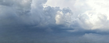 Licht und Dunkelheit – Dynamischer Wolkenbruch