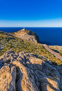 Blick auf den Leuchtturm am Cap Formentor auf Mallorca, Spanien Mittelmeer