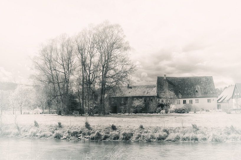Ferme au bord de la rivière par Attila Gimesi