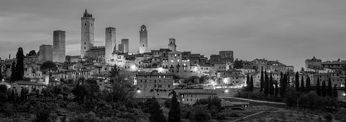 Monochrome Toskana im Format 6x17, Skyline San Gimignano