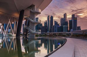 Architecture de Singapour à la baie de la marina sur Ilya Korzelius