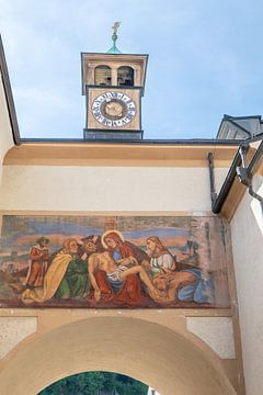 Salzburg - Klokkentoren boven de Franziskanergasse (Franciscaanse boog) van t.ART