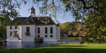 Fraeylemaborg op een mooie namiddag in de herfst van Anges van der Logt