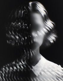 Gezicht Gevangen in Dynamisch Schaduwspel