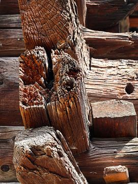 houten balken van tradioneel Zwitsers huis van Marieke Funke