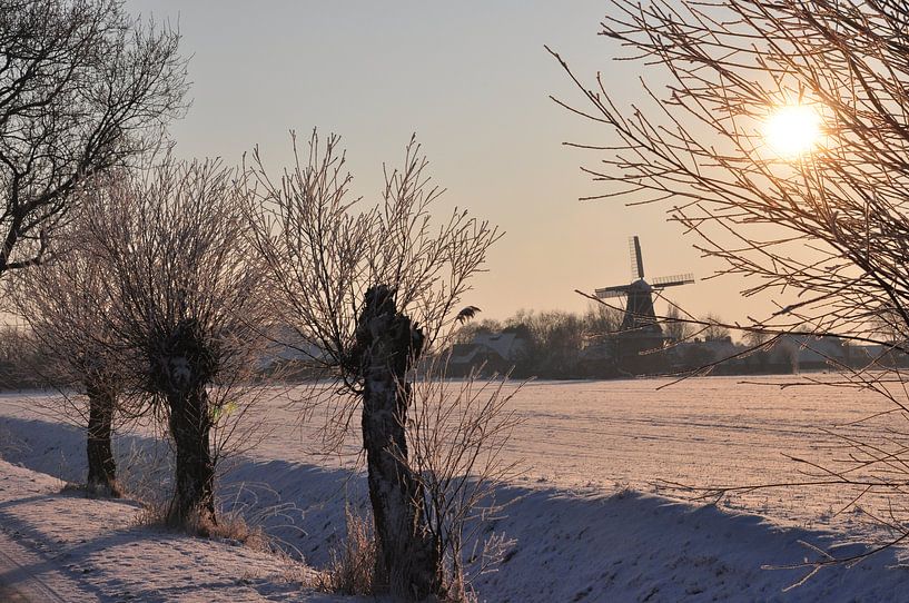 Windmolen met sneeuw / Windmill with snow van Henk de Boer