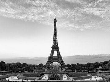 Tour Eiffel à Paris / noir et blanc sur Lorena Cirstea