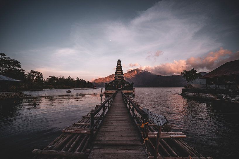 Bali by Hello Pompoyo