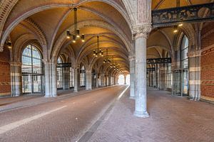 Tunnel unter dem Rijksmuseum in Amsterdam an einem Werktag vormittags