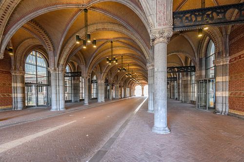 Tunnel onder het Rijksmuseum in Amsterdam tijdens een vroege ochtend