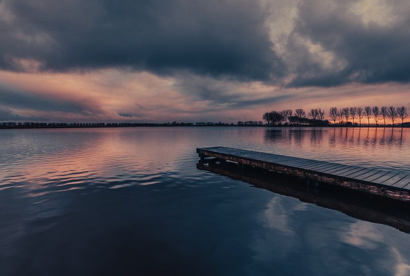 Reflectie in het meer van Dirkshorn van peterheinspictures