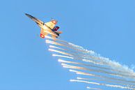 Zwitserse F/A-18C Hornet spuwt flares (lichtkogels). van Jaap van den Berg thumbnail
