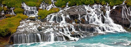 Panorama Hraunfossar waterval te IJsland