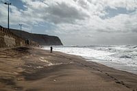 Het strand van Colares, klein stadje direct aan de kust van Sintra, Portugal