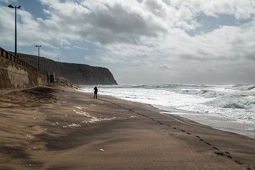 Het strand van Colares, klein stadje direct aan de kust van Sintra, Portugal