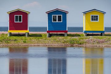 Gekleurde Strandhuisjes bij Cavendish Newfoundland van Menno Schaefer