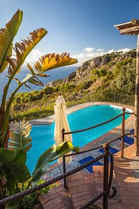Zwembad met uitzicht op zee van Capri van Christian Müringer
