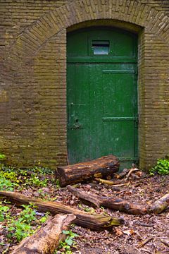 Bunker met groene deur van Greta Lipman