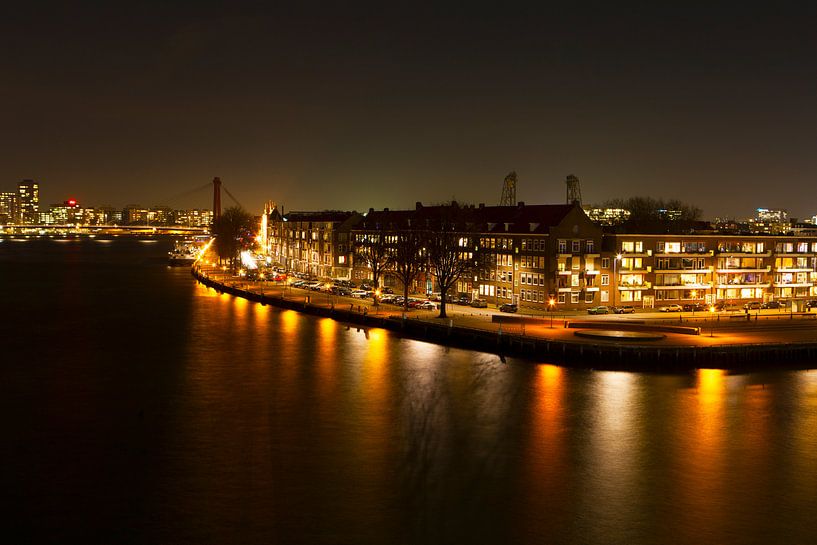 Willemsbrug Rotterdam in de avond van Dexter Reijsmeijer