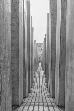 Holocaust monument by Peter Bartelings