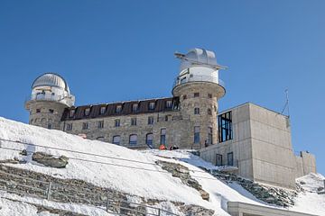 Het Kulmhotel met de observatoria op de Gornergrat van t.ART