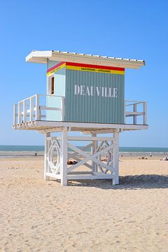 A Day at the beach: baywatch Deauville by Ingrid de Vos - Boom