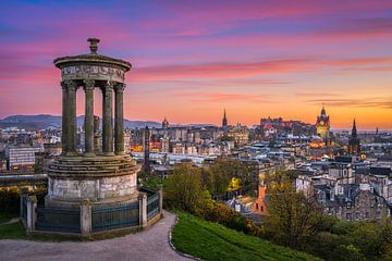 Zonsondergang van Edinburgh en Calton Hill, Schotland van Michael Abid