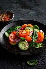 Verse groentesalade met dressing - heerlijk! van Poster Art Shop