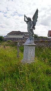 Allerheiligenkirche und Friedhof