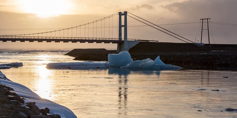 Bridge at Jökulsárlón  par Menno Schaefer