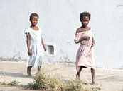'Meisjes', Tanzania van Martine Joanne thumbnail