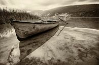 Boot mit Reflexion über einen See von Halma Fotografie Miniaturansicht