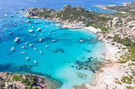 Schwimmende Boote in der Nähe der Maddalena-Inseln, Sardinien von Bernardine de Laat Miniaturansicht