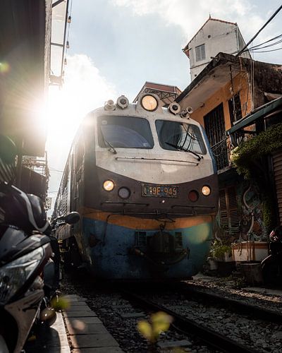 Stadse Trein - Hanoi, Vietnam van Ian Schepers