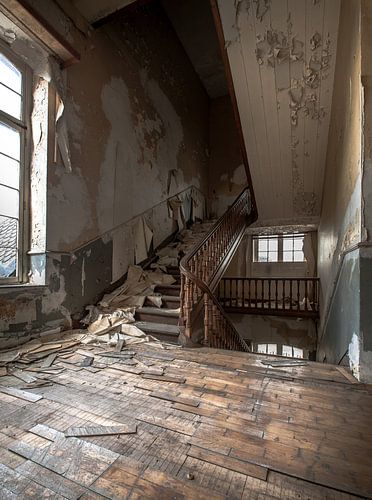 Un escalier en ruine