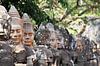 Figuren in Angkor von Levent Weber Miniaturansicht