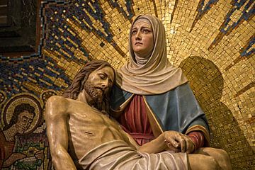 Image de Jésus et Marie dans l'église commémorative Titus Brandsma de Leeuwarden. sur Rob Boon