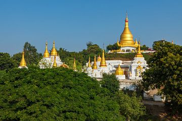 De pagodes van Mandalay van Roland Brack