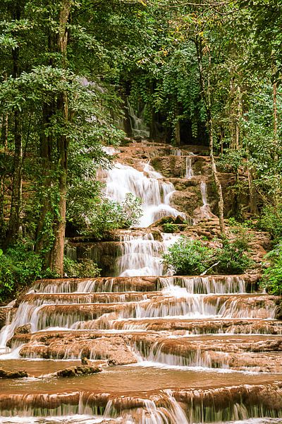 Waterval in de natuurparken van Thailand van Marcel Derweduwen