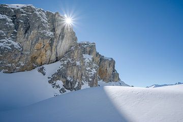 Schweizer Bergmassiv im Winterkleid von Leo Schindzielorz