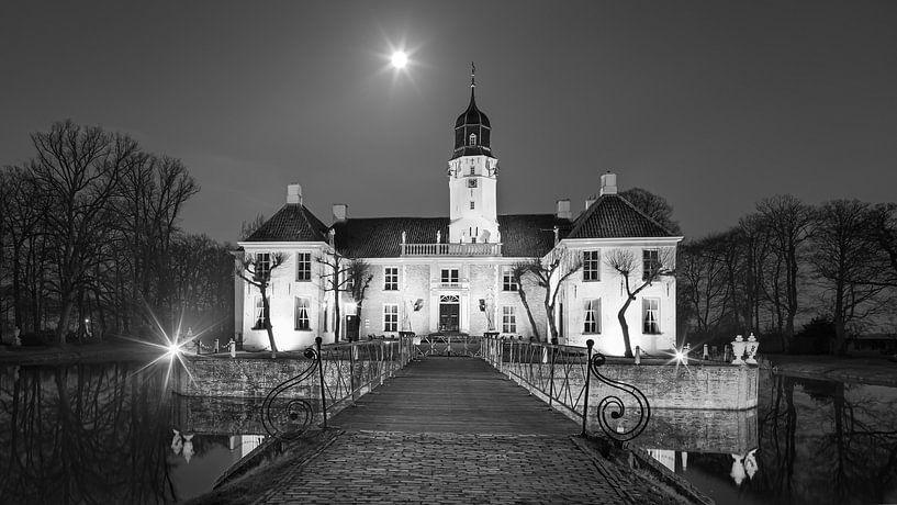 An evening at the Fraeylemaborg in Black and White by Henk Meijer Photography
