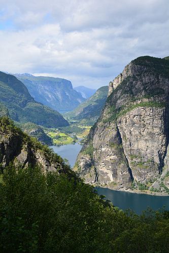 Sun through the Norwegian mountains