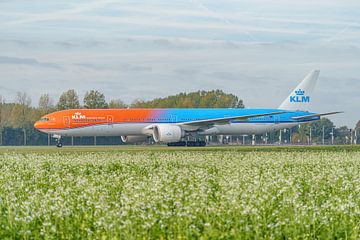 KLM Boeing 777-300 (PH-BVA) "Orange Pride". van Jaap van den Berg