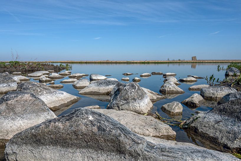 Marker Wadden avec des rochers et un abri pour oiseaux par Kok and Kok